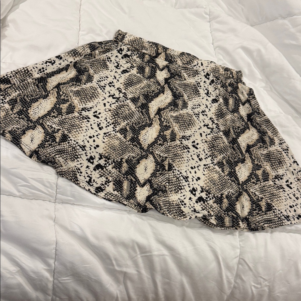 Reptile skirt - Black and Cream